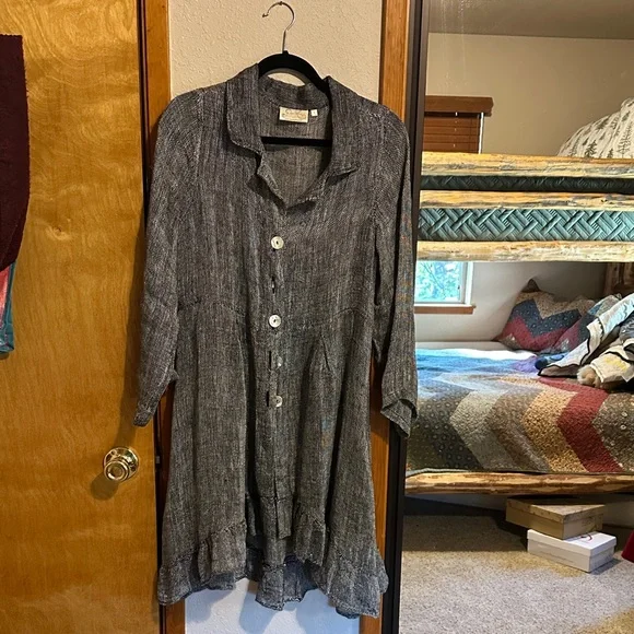 Black and white loose tweed Button-Up Long Sleeve jacket. Super Cute layer - Picture 1 of 5